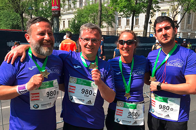 NILCARGO Staffelteam mit Medaillen nach dem Vienna City Marathon 2018