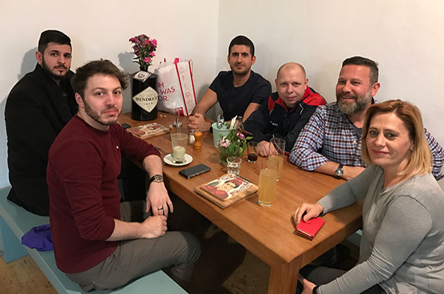 Gemeinsamer Ausklang des NILCARGO Teams nach dem Marathon