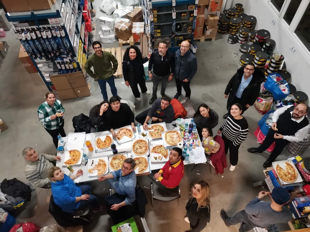 Das Nilcargo Team nach dem Verpacken der Hilfsgüter im Lager