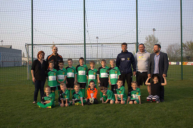 Spieler des ASK Trumau am Spielfeld